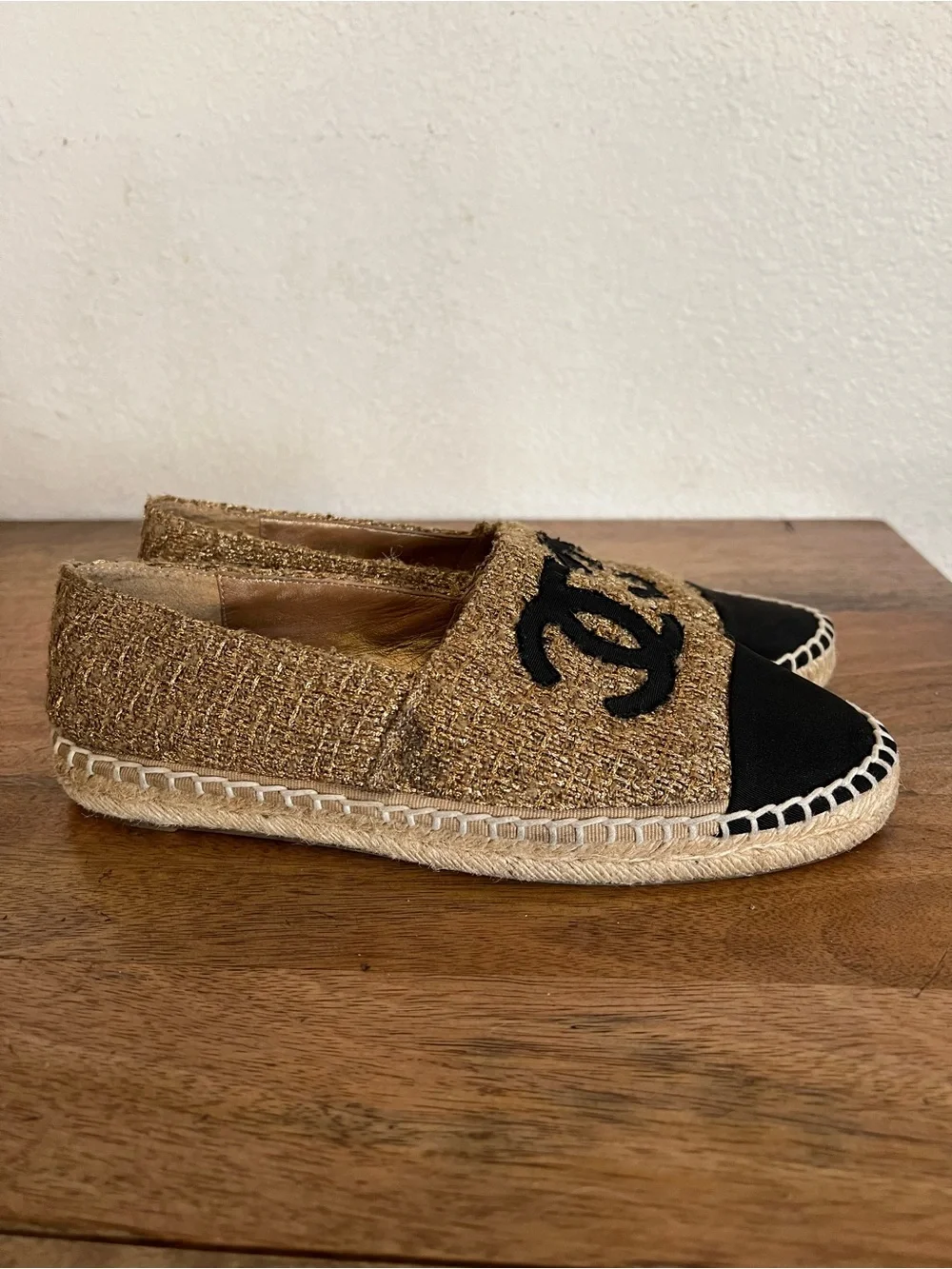 CHANEL GOLD/BLACK GLITTER WOOL CC CAP-TOE ESPADRILLES SIZE, EUR 41